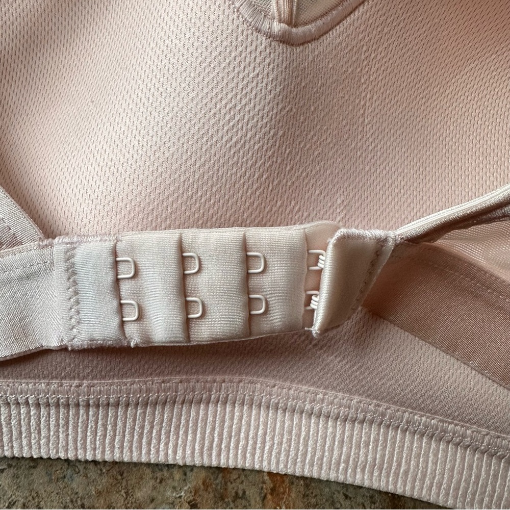 Victoria's Secret Incredible Lightweight Max Sports Bra NWT Size 38DDD Pink - Picture 4 of 9
